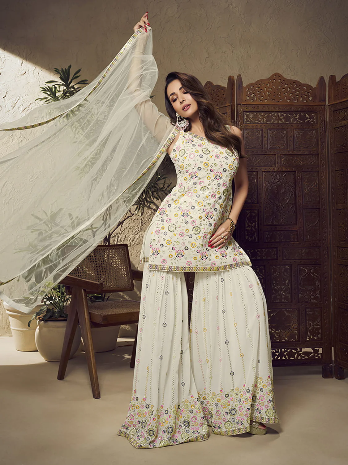 WHITE FLORAL MULTI THREAD AND SEQUINES EMBROIDERED KURTA SET