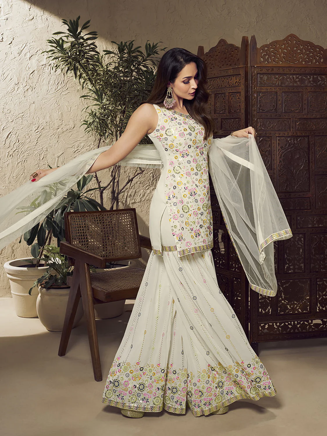 WHITE FLORAL MULTI THREAD AND SEQUINES EMBROIDERED KURTA SET