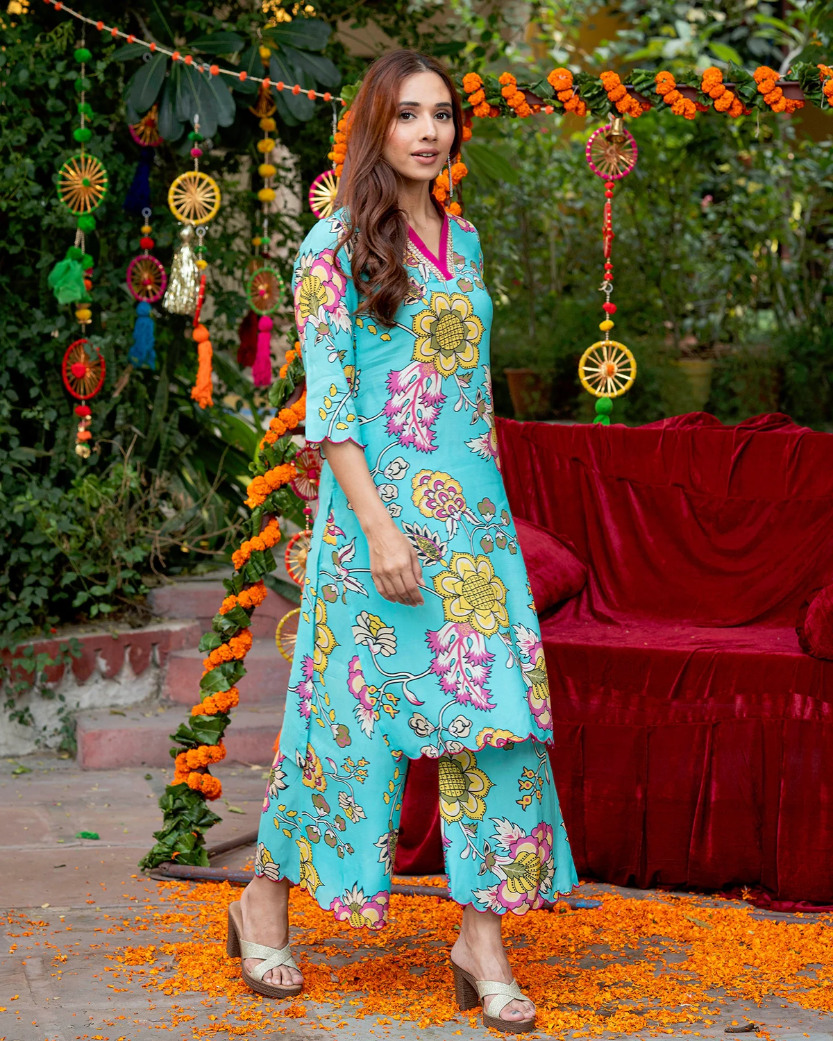 BLUE FLORAL-STROKED KURTA SET