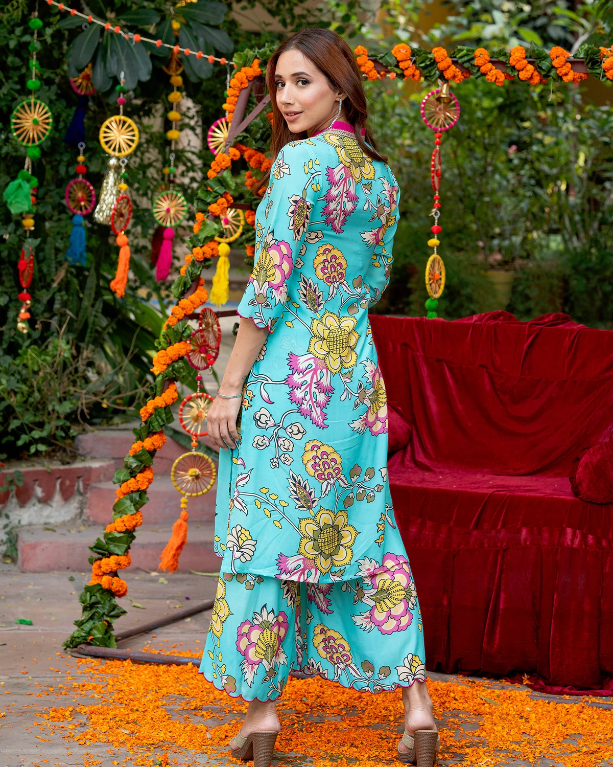 BLUE FLORAL-STROKED KURTA SET