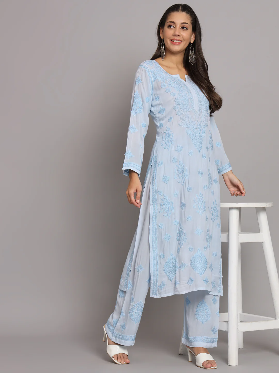 WOMEN HAND EMBROIDERED CHIKANKARI MODAL KURTA SET