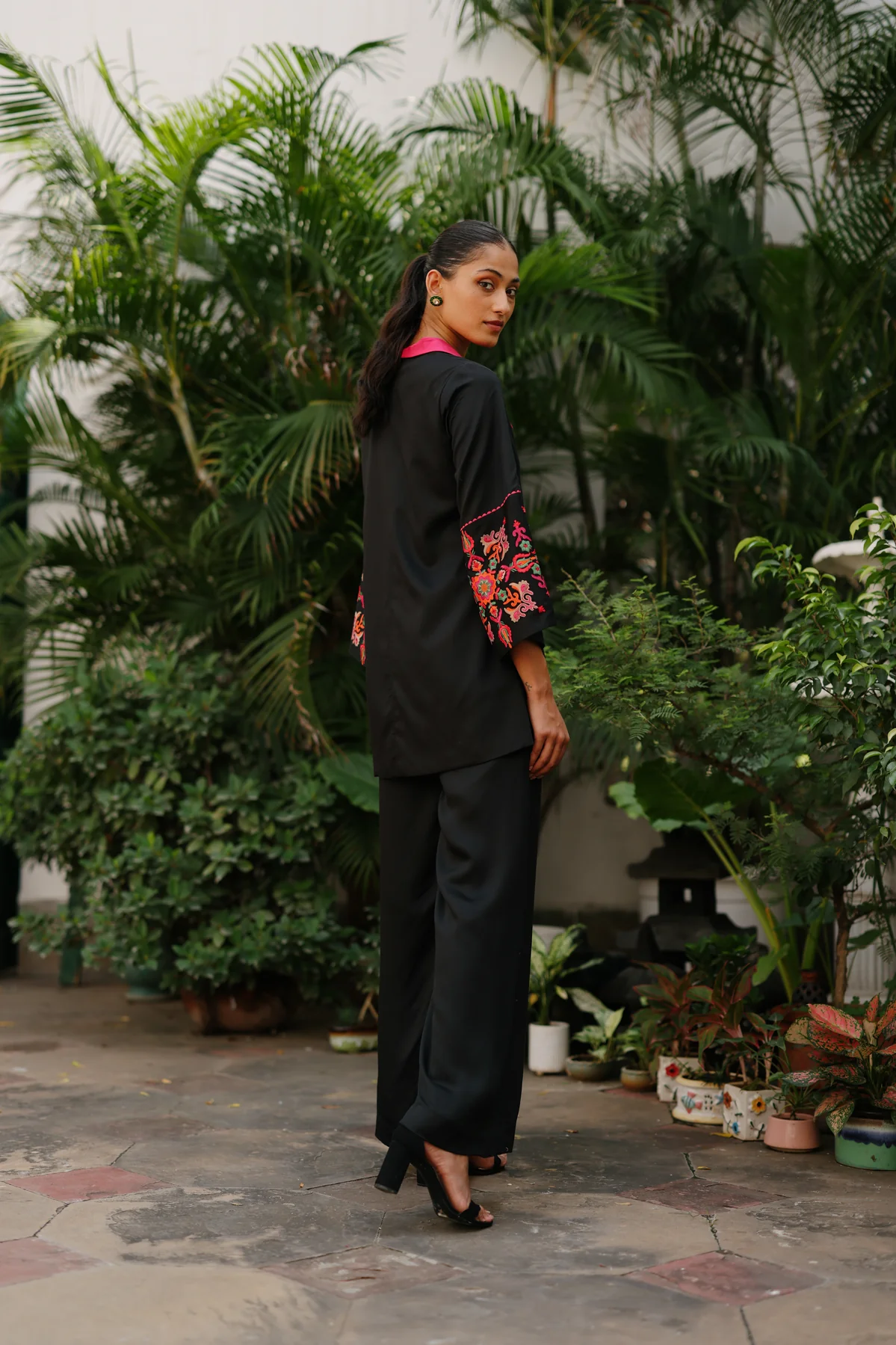 FUSION BLACK EMBROIDERED SET