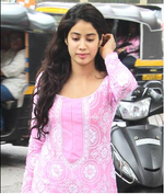 Jhanvi looks beautiful latest pics with pink kurta and white palazzos