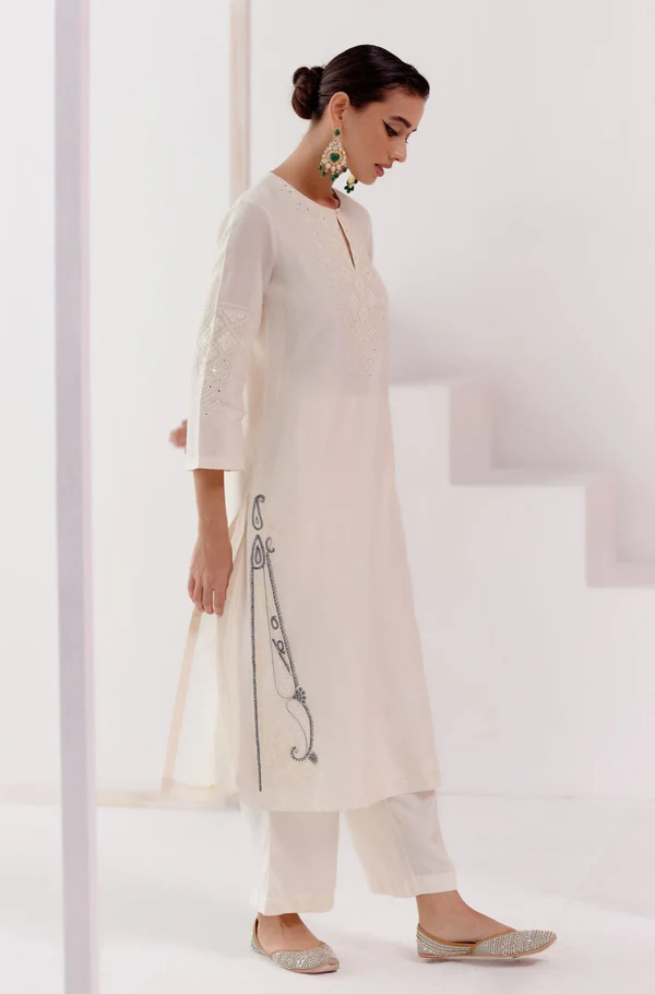 IVORY EMBROIDERED SILK CHANDERI KURTA SET