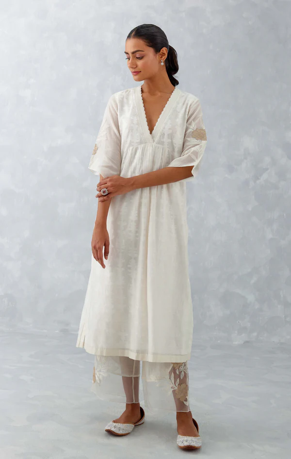 IVORY EMBROIDERED CHANDERI KURTA SET