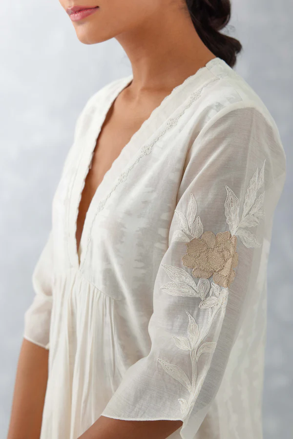 IVORY EMBROIDERED CHANDERI KURTA SET