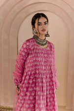 Shriya Pink Cotton Kurta Set With Organza Dupatta